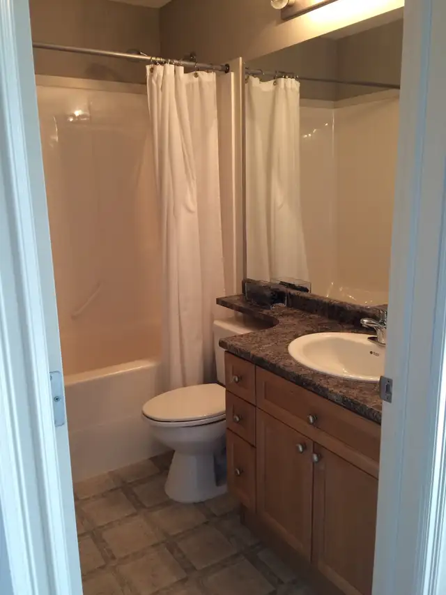 North West 3bdrm Clean Home in Desirable Neighborhood - Photo 8