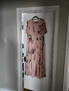 Robe  neuve gr 14 ans fait grande de couleur rose fleury 12