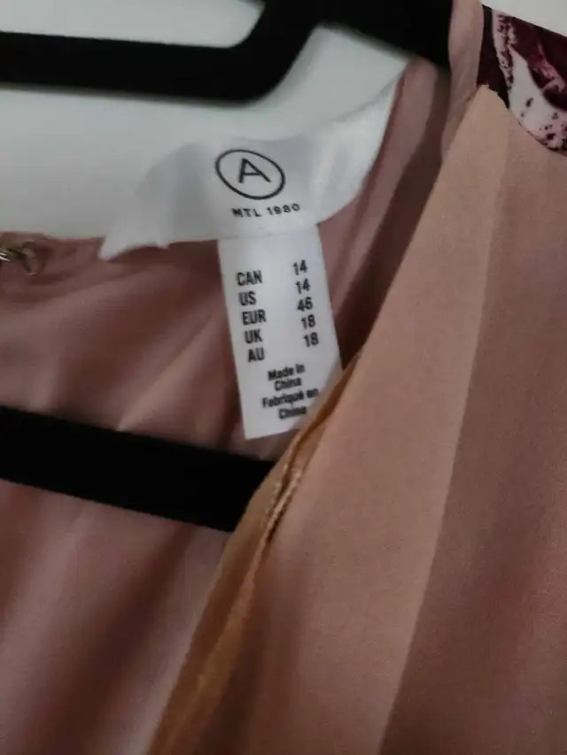 Robe  neuve gr 14 ans fait grande de couleur rose fleury 12 - Photo 4