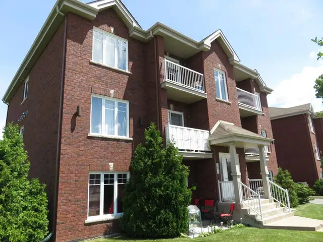 4 ½ À LOUER – 4340 BOUL. ST-LAURENT, STE-CATHERINE – 1625$/MOIS - Photo 8