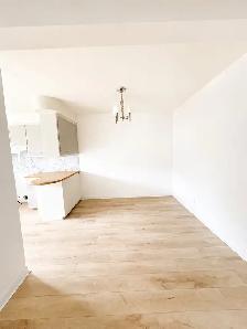 5 1/2  AHUNSTIC  GARAGE  COUR - Photo 2