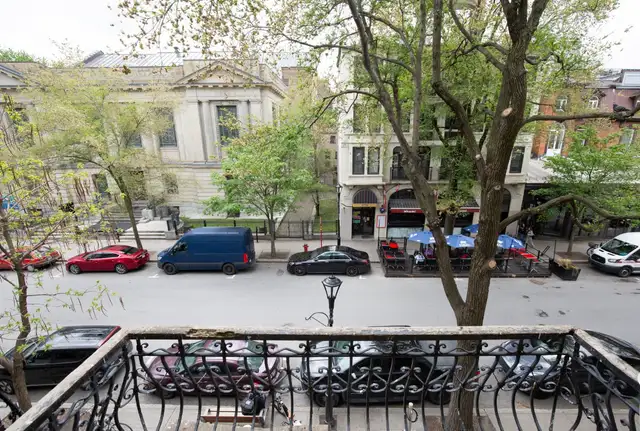 Downtown Studio with Balcony - Photo 7