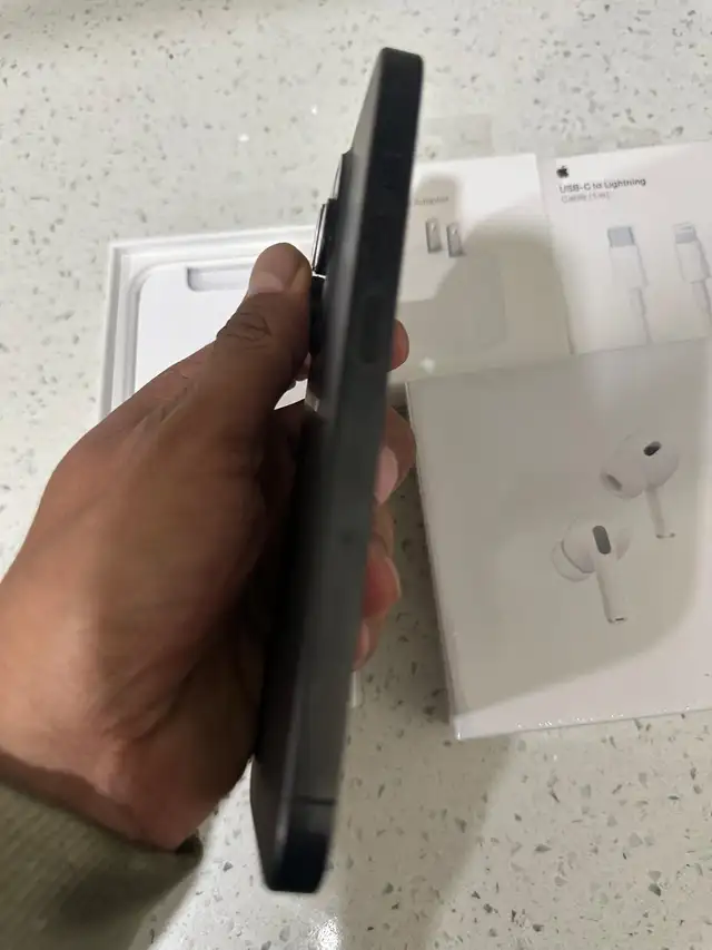 iPhone 15 Pro 128gb 86% batt Airpods/Charger Set/Delivery - Photo 2