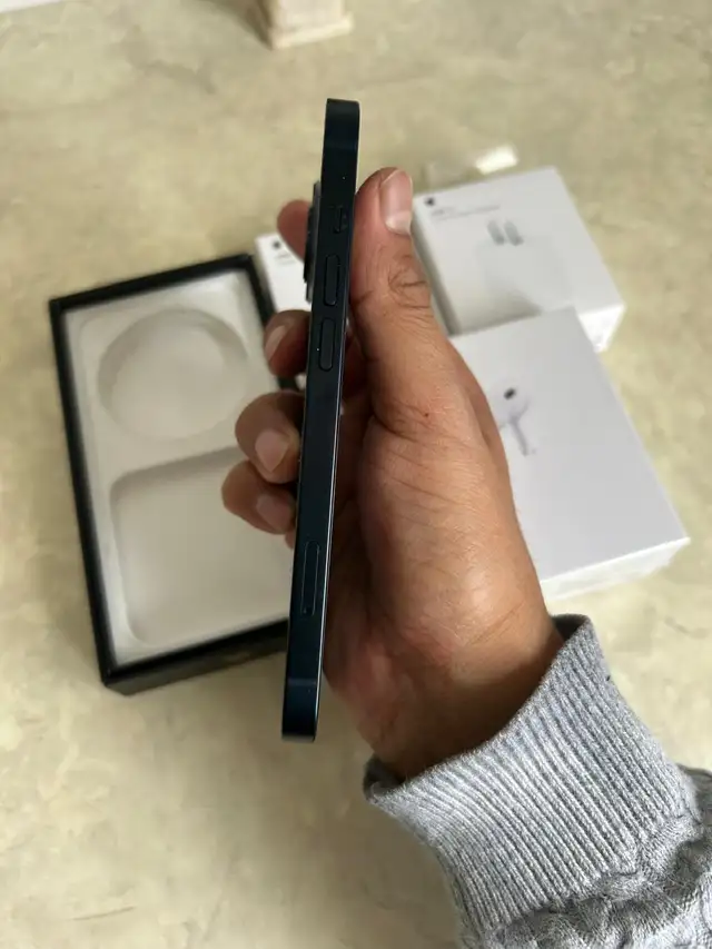 iPhone 13 128gb Airpods/Fast Charger/Delivery - Photo 3