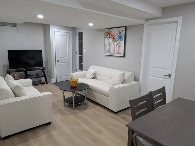 Furnished Private Room near Heartland and Square one Mississauga - Photo 2
