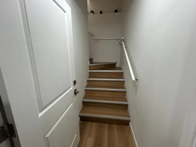 Legal basement suite - Photo 2