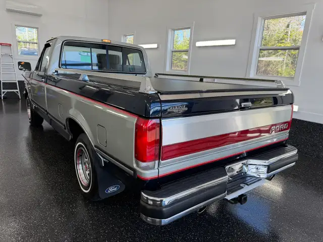 1988 Ford F-150 Lariat Only 64,000 orignal kilometres! - Photo 3