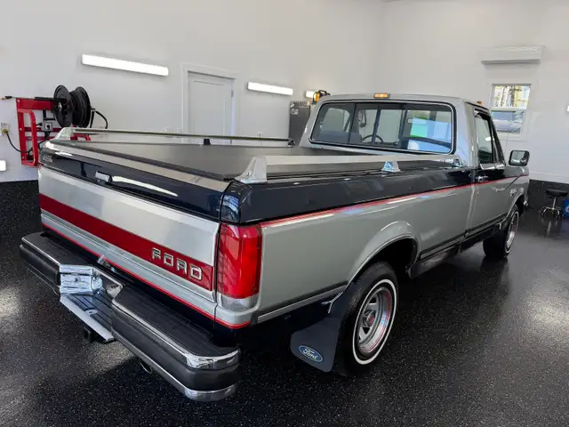 1988 Ford F-150 Lariat Only 64,000 orignal kilometres! - Photo 5
