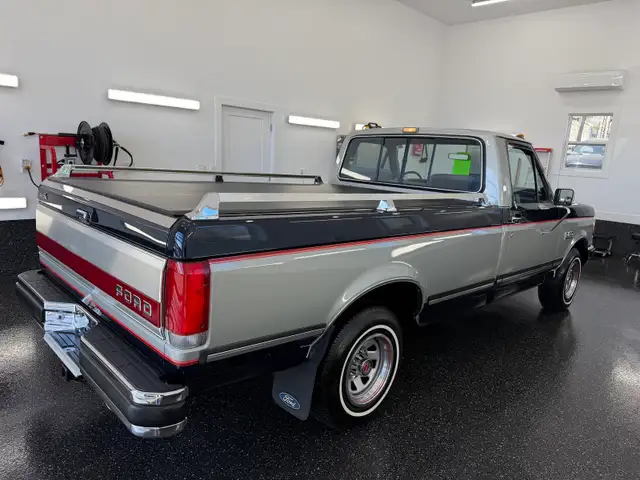 1988 Ford F-150 Lariat Only 64,000 orignal kilometres! - Photo 6
