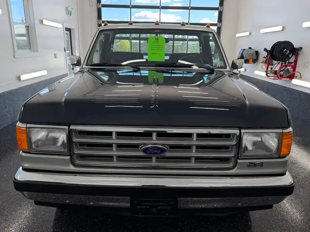 1988 Ford F-150 Lariat Only 64,000 orignal kilometres! - Photo 9