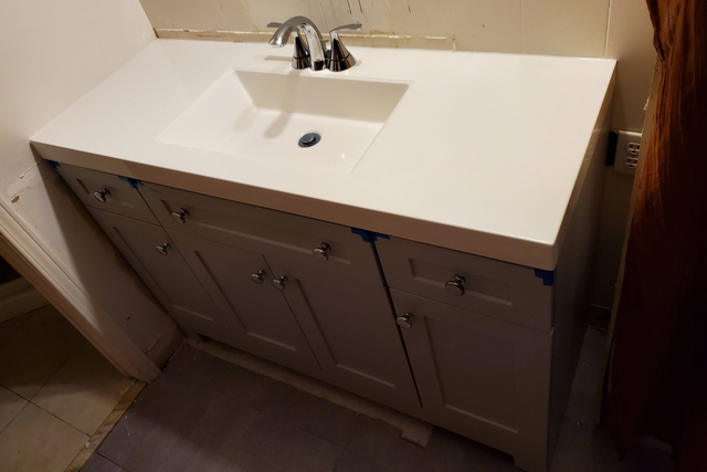Quartz Countertop With Grey Veins Orange Island 437-522-8447 - Photo 4