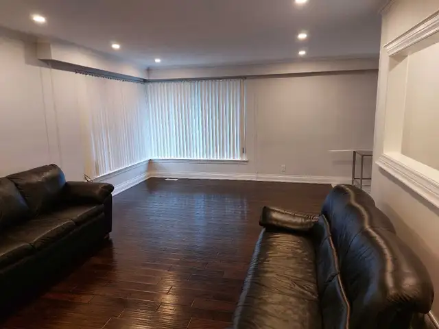 Gorgeous 3 bedroom MAIN FLOOR House - Photo 3