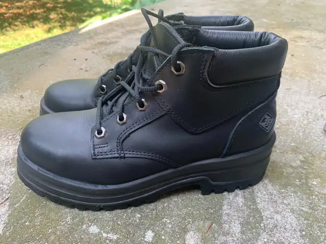 NEW. Terra steel toed work boots. Size. 6.5. Fit 7