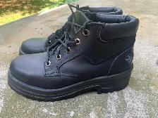 NEW. Terra steel toed work boots. Size. 6.5. Fit 7