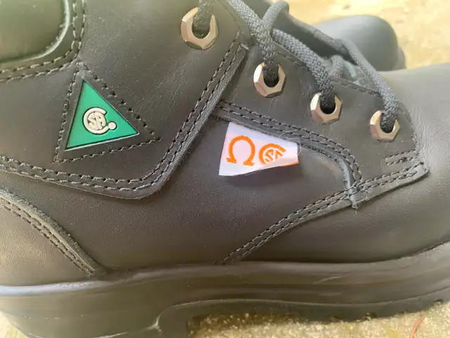 NEW. Terra steel toed work boots. Size. 6.5. Fit 7 - Photo 2