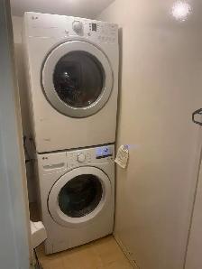 Master Bedroom with Ensuite Bathroom - D/T Toronto - Photo 8