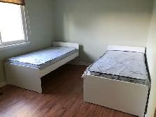 Shared room in Brampton for women - Photo 2