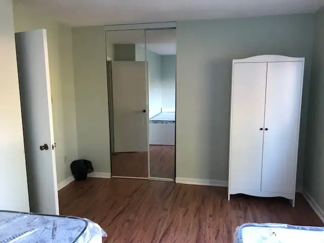 Shared room in Brampton for women - Photo 3