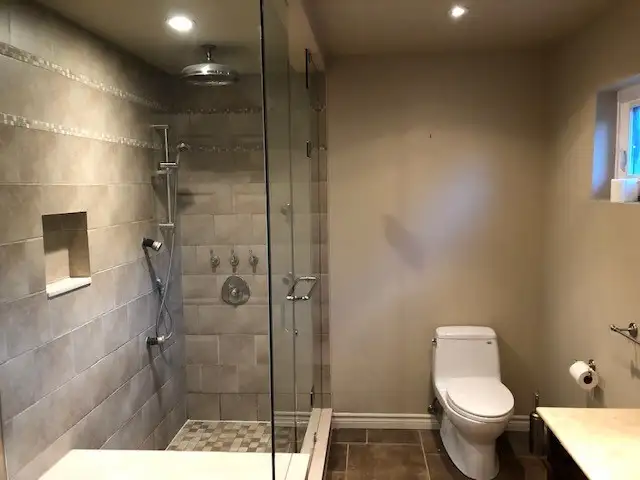 Shared room in Brampton for women - Photo 8
