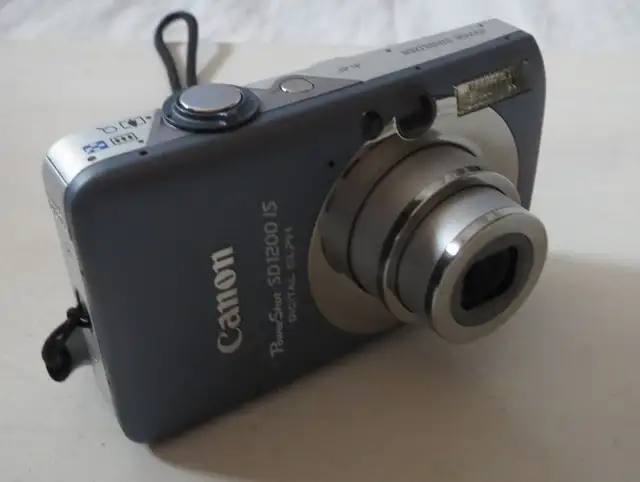 Canon PowerShot SD1200IS ELPH - Photo 3
