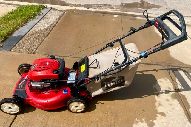 TORO LAWNMOWER RECYCLER 22' SELF PROPELLED