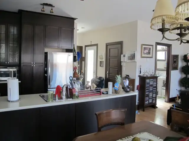 Belle maison de ville de 4 chambres dans le coeur de Rosemont. - Photo 2
