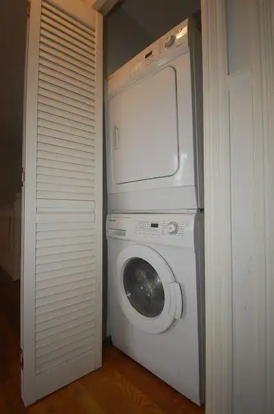 Dufferin Grove apartment in house, with two bedrooms, maybe 3! - Photo 7