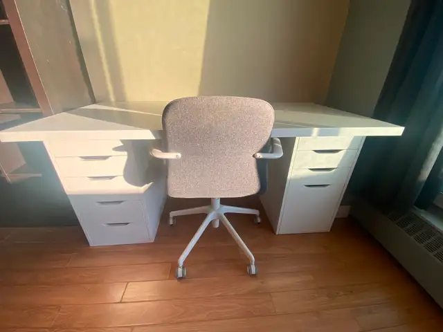 AUBAINE : BUREAU IKEA LAGKAPTEN et CHAISE GUNNARED ACCOUDOIRS