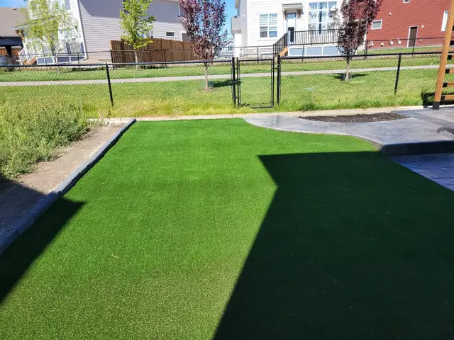 Help Wanted: F/T Deck, Fence, Landscsping South Calgary - Photo 4