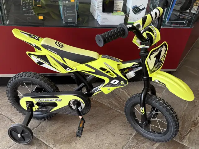 Hyper Motobike 18' Kids Bike with Training Wheels