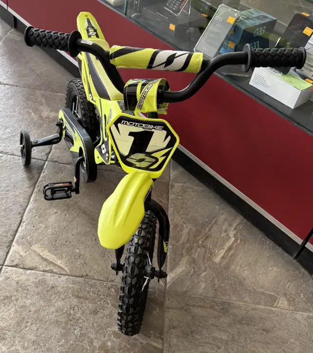 Hyper Motobike 18' Kids Bike with Training Wheels - Photo 2