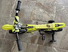 Hyper Motobike 18' Kids Bike with Training Wheels - Photo 4
