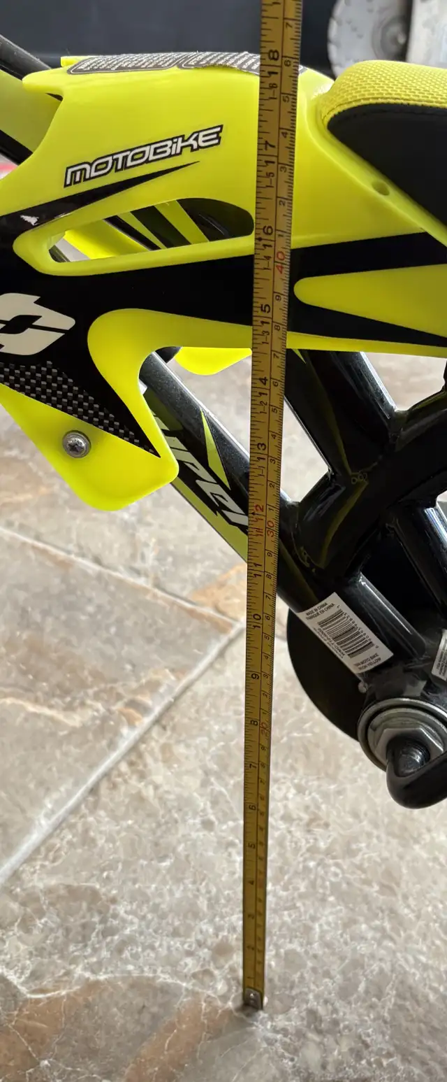 Hyper Motobike 18' Kids Bike with Training Wheels - Photo 5