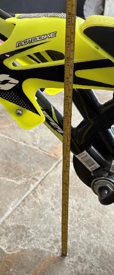 Hyper Motobike 18' Kids Bike with Training Wheels - Photo 5
