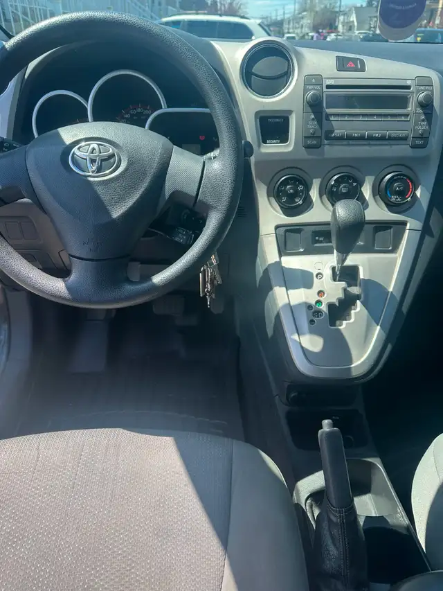 Toyota Matrix 1.8L-XR automatique très écono pas taxes à payer ! - Photo 6