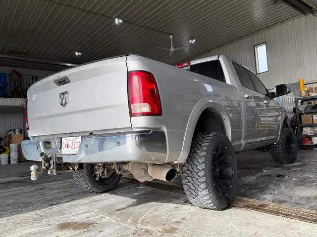 2011 3500 Cummins 4x4 - Photo 2