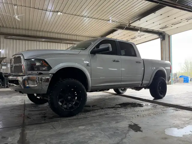 2011 3500 Cummins 4x4 - Photo 3