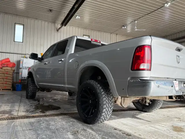 2011 3500 Cummins 4x4 - Photo 4