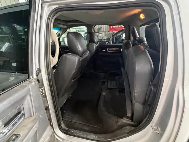 2011 3500 Cummins 4x4 - Photo 6