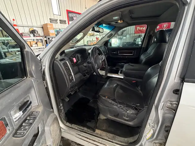 2011 3500 Cummins 4x4 - Photo 7