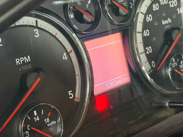 2011 3500 Cummins 4x4 - Photo 8