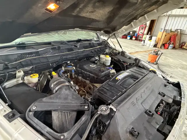 2011 3500 Cummins 4x4 - Photo 9