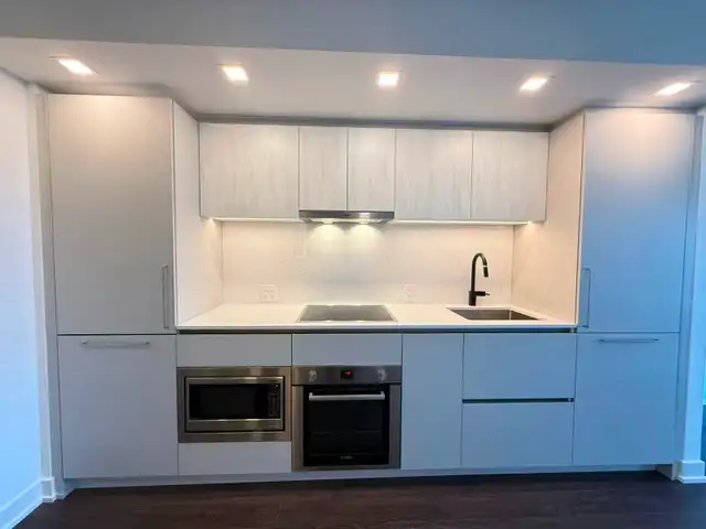 Bloor and Sherbourne 1 Bed Plus 1 Den 1 Bath Condo for Rent - Photo 2