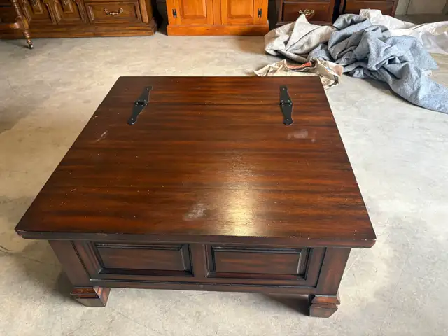 Free delivery used Wooden Coffee Table with Storage - Photo 2