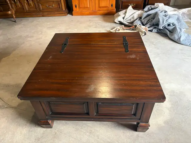 Free delivery used Wooden Coffee Table with Storage - Photo 5