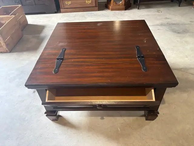 Free delivery used Wooden Coffee Table with Storage - Photo 7