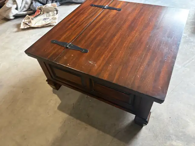 Free delivery used Wooden Coffee Table with Storage - Photo 10