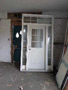 Porte d'entrée blanche 54' x 99'
