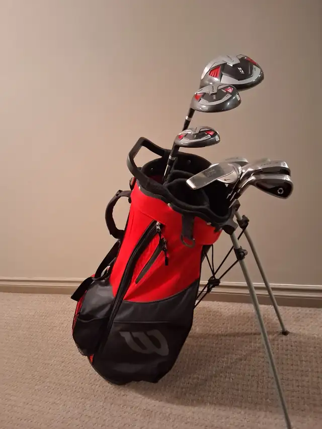 Complete set of Men's lefthanded golf clubs with bag