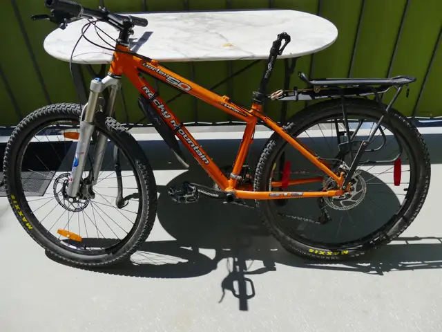 AUBAINE: MOUNTAIN BIKE ROCKY MOUNTAIN VERTEX 50